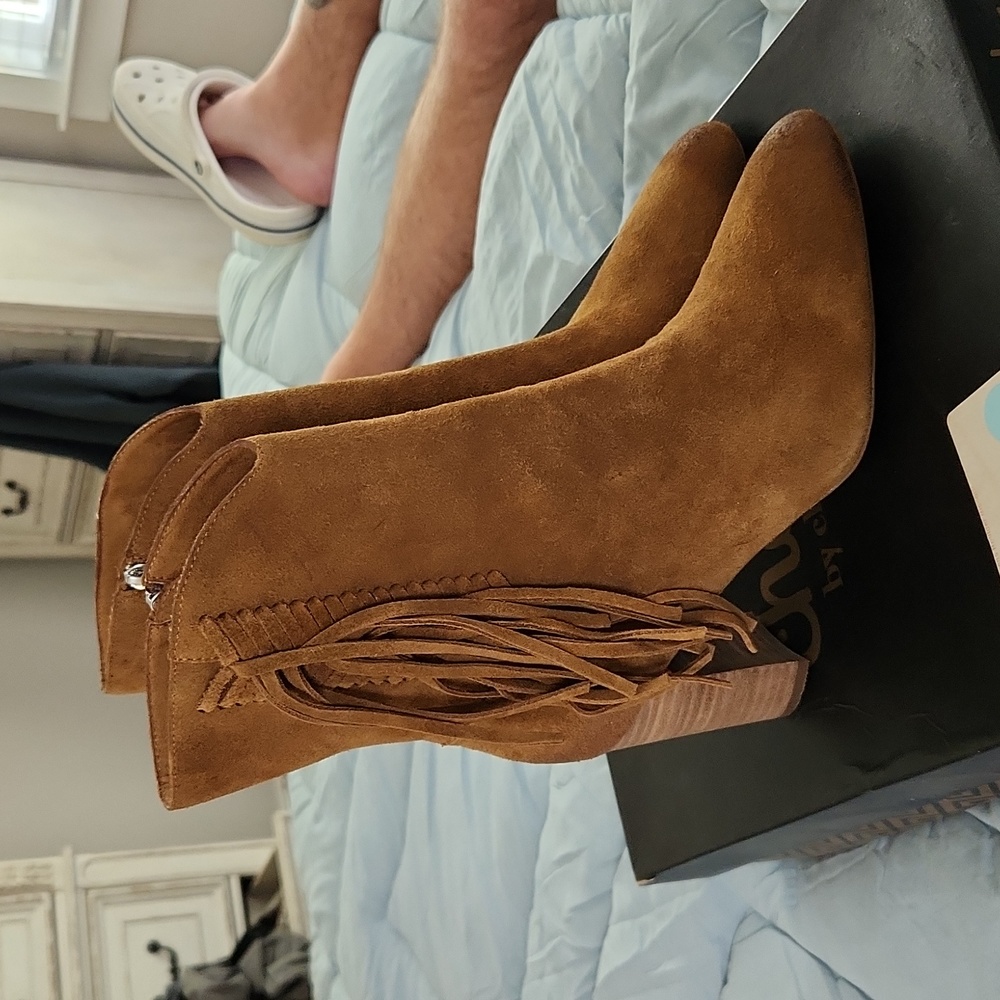 Euc Charles By Charles David Boulder Fringe Booti… - image 2